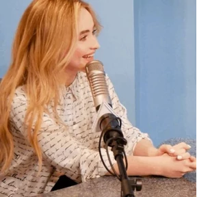 Стикер 13 из набора Сабрина Карпентер